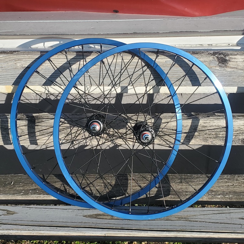 20×1-1/8″ Box Focus Sealed Cartridge Flip/Flop BMX Wheelset – Pair – Blue